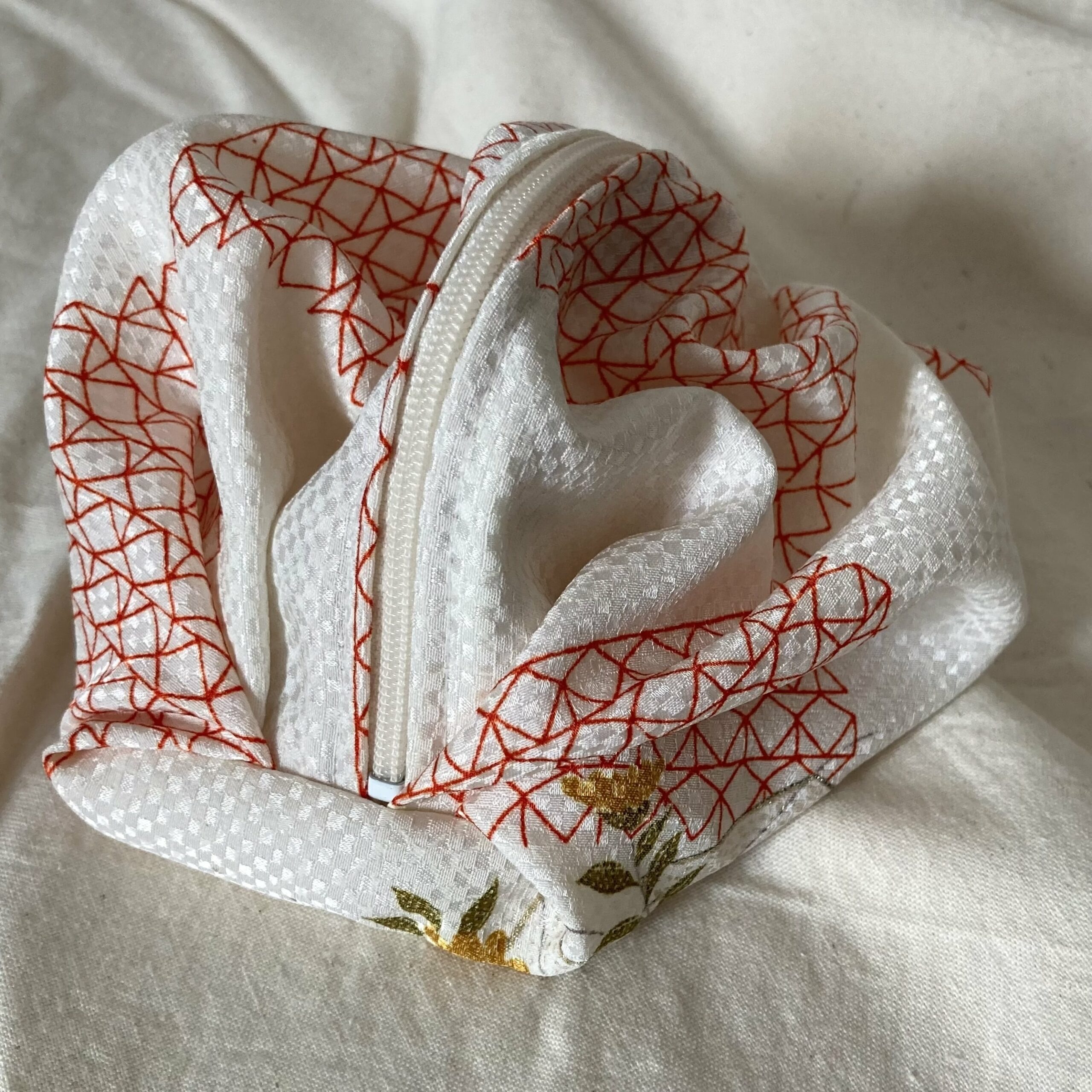 Pochette KIMONO JAPONAIS VINTAGE - Tissés de blancs, traits orangés et fils or argent – Image 8